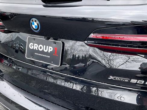 Used 2024 BMW X5 xDrive50e w/ M Sport Package image 7