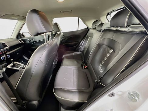 Used 2023 Hyundai Venue Limited FWD image 24