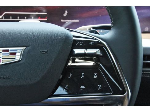 Used 2026 Cadillac Escalade Luxury AWD/4WD image 17