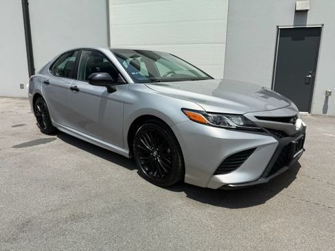 Used 2020 Toyota Camry SE FWD image 9
