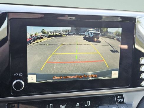 Used 2025 Toyota Camry SE FWD image 8