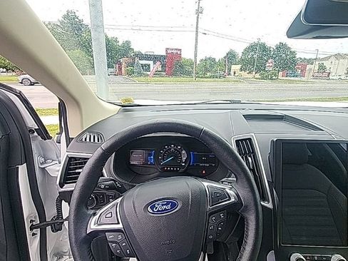 Used 2024 Ford Edge SEL w/ Convenience Package AWD/4WD image 2
