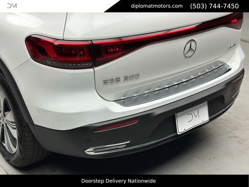 Used 2023 Mercedes-Benz EQB 300 4MATIC w/ Exclusive Package image 16
