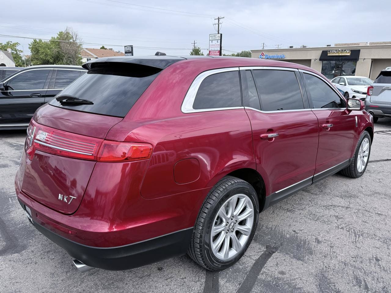 Used 2018 Lincoln MKT FWD image 5
