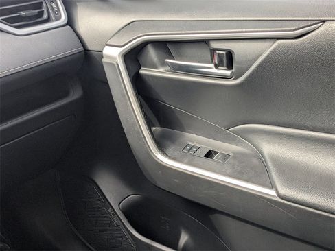 Used 2022 Toyota RAV4 XLE image 14