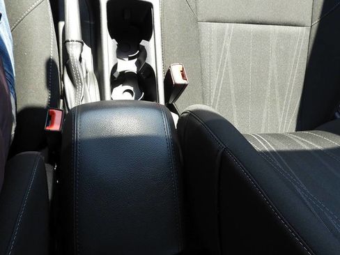 Used 2018 Ford Focus SE image 37