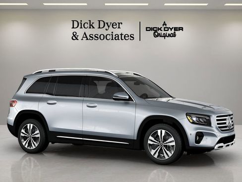 Used 2026 Mercedes-Benz GLB 250 image 2