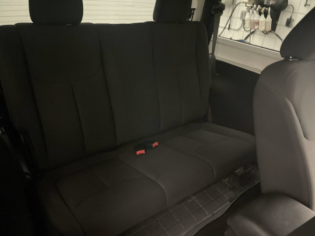 Used 2018 Jeep Wrangler Sport AWD/4WD image 17