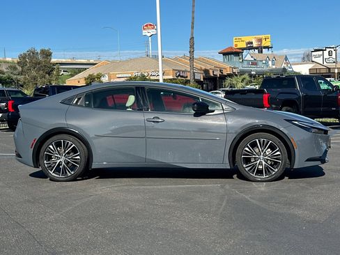 Used 2024 Toyota Prius XLE image 6