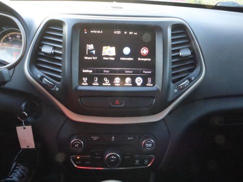 Used 2016 Jeep Cherokee Latitude w/ Comfort & Sound Group image 19