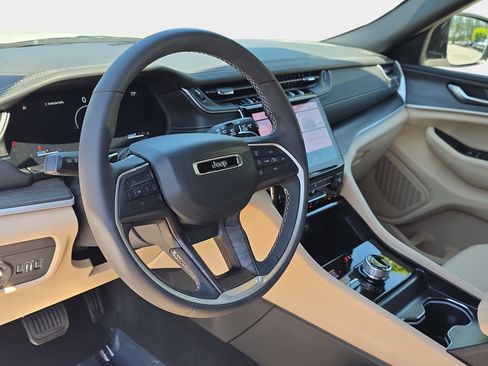 New 2025 Jeep Grand Cherokee Limited AWD/4WD image 14