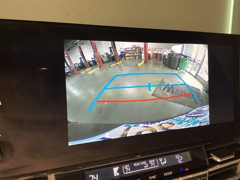 Used 2025 Toyota Sienna XLE Woodland Edition image 15