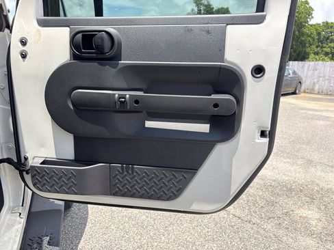 Used 2009 Jeep Wrangler X AWD/4WD image 20