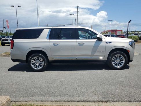 Used 2023 GMC Yukon XL SLT AWD/4WD image 7