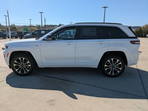 New 2025 Jeep Grand Cherokee Overland w/ Trailer Tow Package AWD/4WD image 7