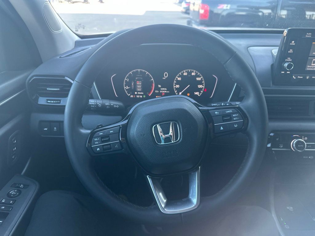 Used 2025 Honda Pilot EX-L image 11