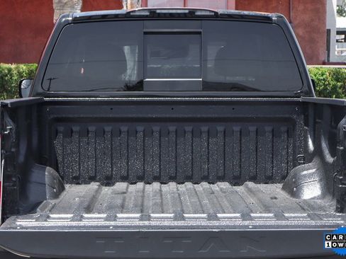 Used 2020 Nissan Titan SV w/ SV Convenience Package image 8