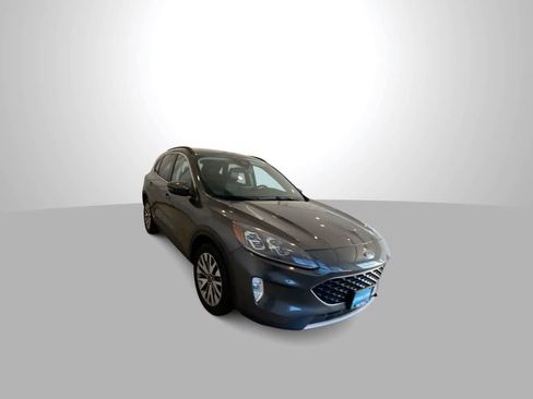 Used 2020 Ford Escape Titanium image 2
