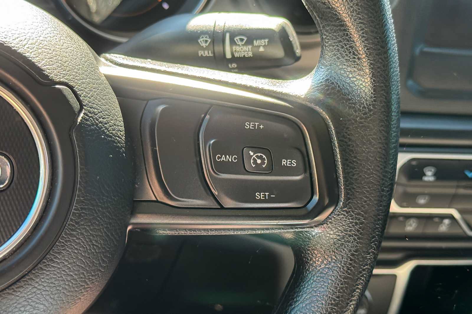 Certified 2022 Jeep Gladiator Sport AWD/4WD image 16