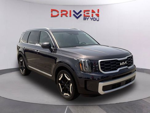 Used 2025 Kia Telluride S FWD image 1