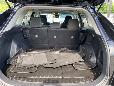 Used 2021 Toyota RAV4 LE AWD/4WD image 6