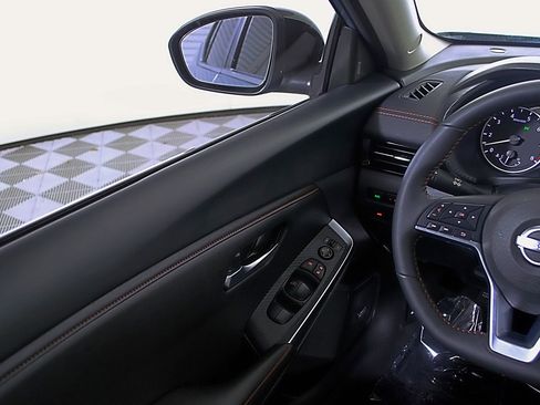 Used 2024 Nissan Sentra SR w/ SR Premium Package image 19