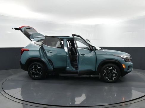 Certified 2025 Kia Seltos EX w/ EX Sunroof Package image 40