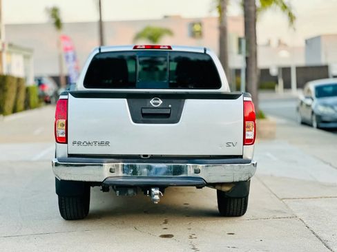 Used 2018 Nissan Frontier SV RWD image 4