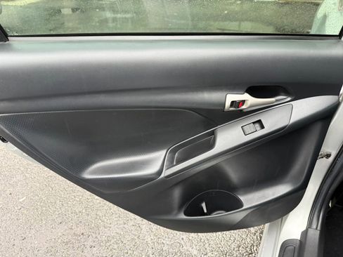 Used 2013 Toyota Matrix S FWD image 22