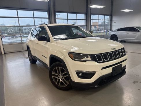 Used 2017 Jeep Compass Latitude FWD image 20