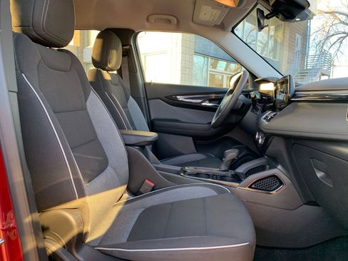 Used 2025 Chevrolet TrailBlazer LT image 34