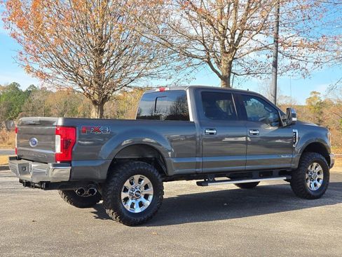 Used 2019 Ford F250 Lariat w/ Chrome Package image 9
