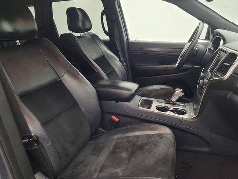 Used 2017 Jeep Grand Cherokee Altitude AWD/4WD image 21