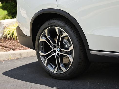 New 2026 BMW X5 xDrive50e w/ Premium Package AWD/4WD image 6
