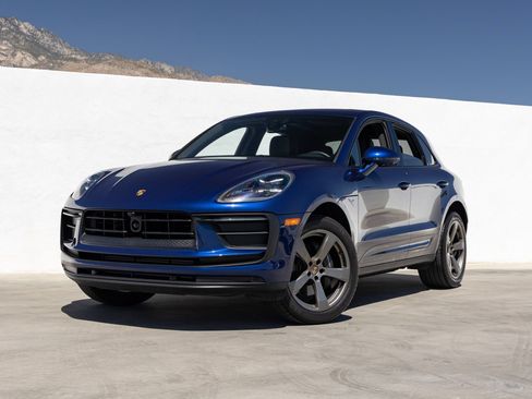 Certified 2025 Porsche Macan AWD/4WD image 1