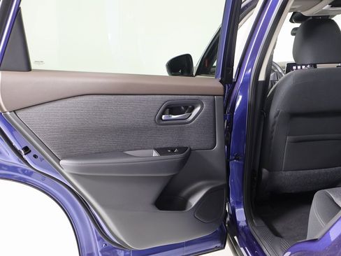 Used 2022 Nissan Rogue SV image 21