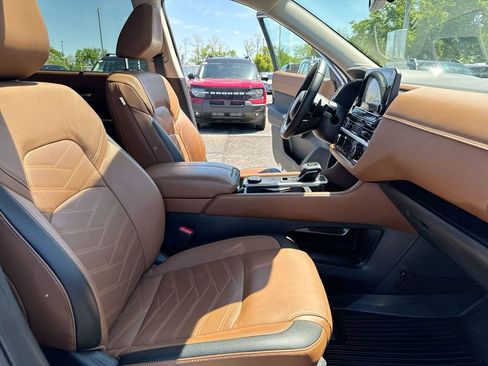 Used 2022 Nissan Pathfinder Platinum w/ Cargo Package image 23