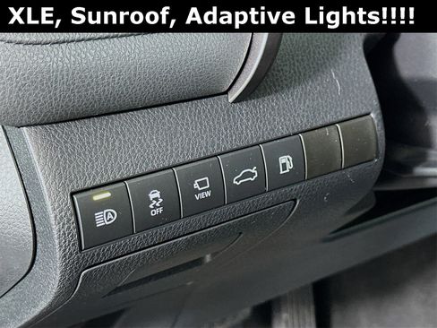 Used 2018 Toyota Camry XLE image 11