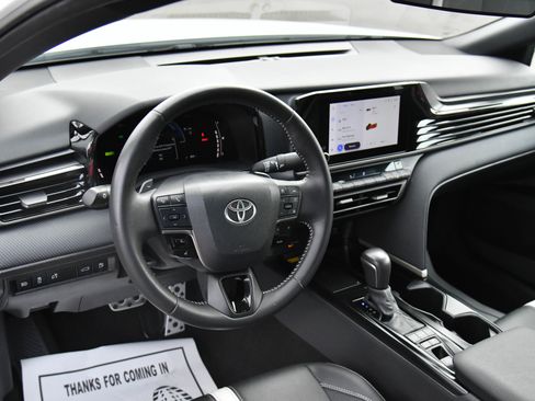 Used 2025 Toyota Camry SE image 16