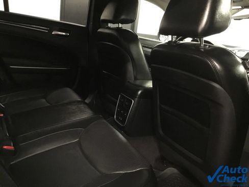 Used 2017 Chrysler 300 C AWD/4WD image 33