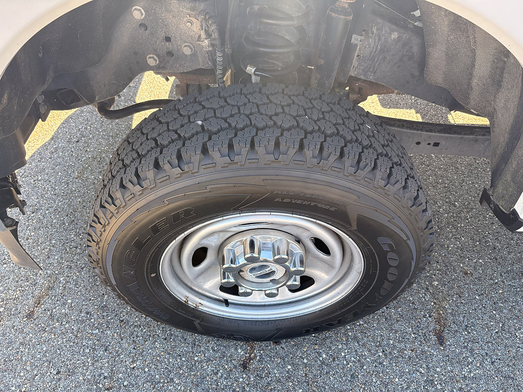 Used 2023 Ford F250 XL w/ Snow Plow/Camper Package AWD/4WD image 9
