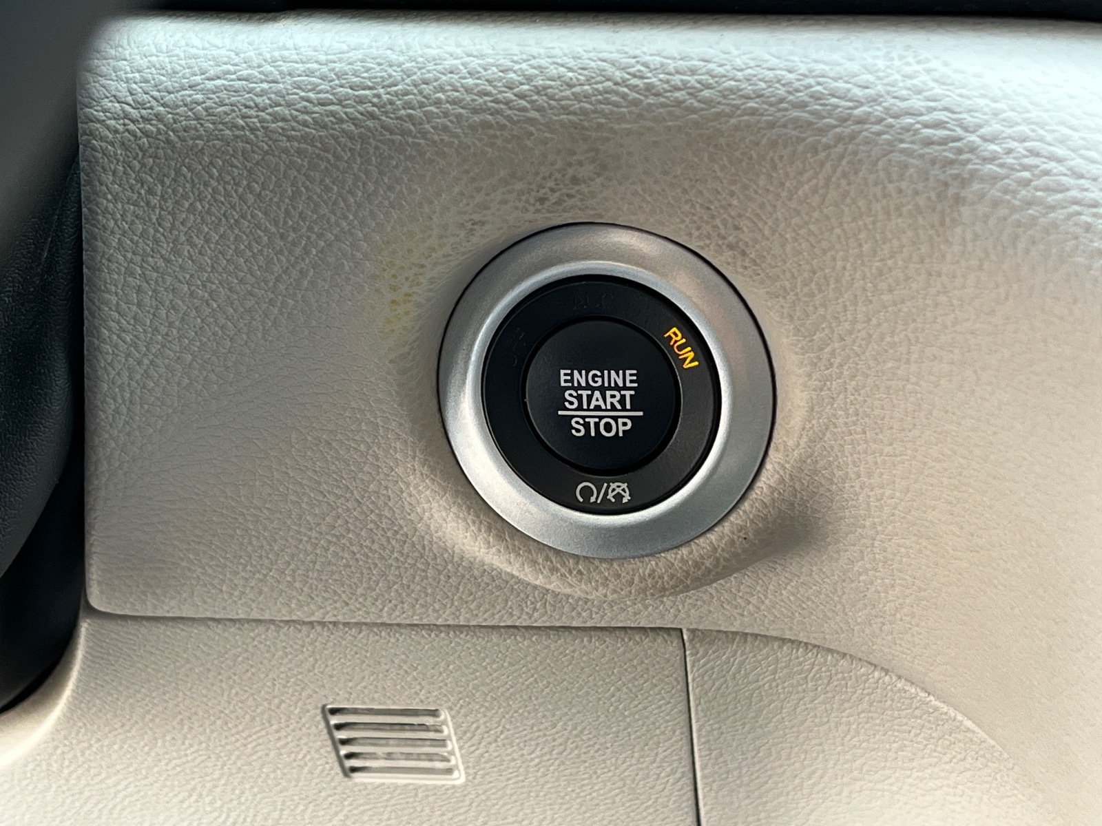 Used 2024 Chrysler Pacifica Limited FWD image 22