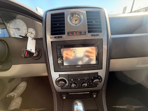 Used 2005 Chrysler 300 Touring image 17