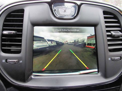 Used 2018 Chrysler 300 S w/ 300S Premium Group image 20