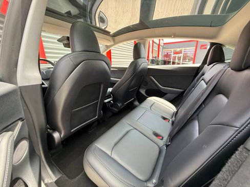 Used 2024 Tesla Model Y Long Range RWD image 18