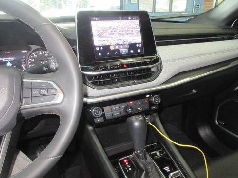 Used 2025 Jeep Compass Latitude w/ Sun & Sound Group AWD/4WD image 37