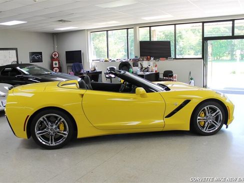 Used 2016 Chevrolet Corvette Stingray Convertible w/ 2LT Preferred Equipment Group RWD image 9