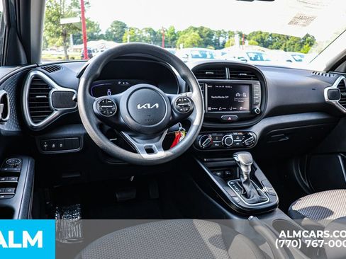 Used 2025 Kia Soul LX w/ LX Technology Package FWD image 28