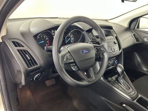 Used 2018 Ford Focus SE FWD image 10