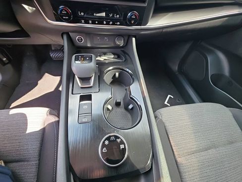 Used 2023 Nissan Rogue SV AWD/4WD image 18